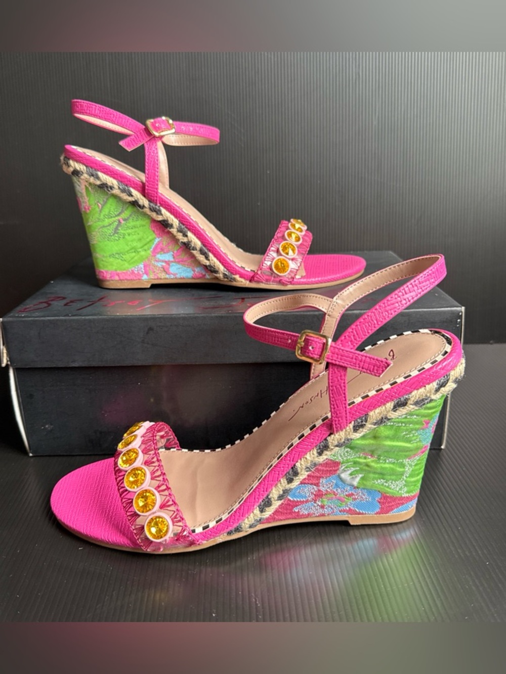 NIB Betsey Johnson Kodi Pink Multicolor Espadrille Wedge Women’s Size 10